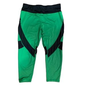 Green & Black Mesh Capri Leggings